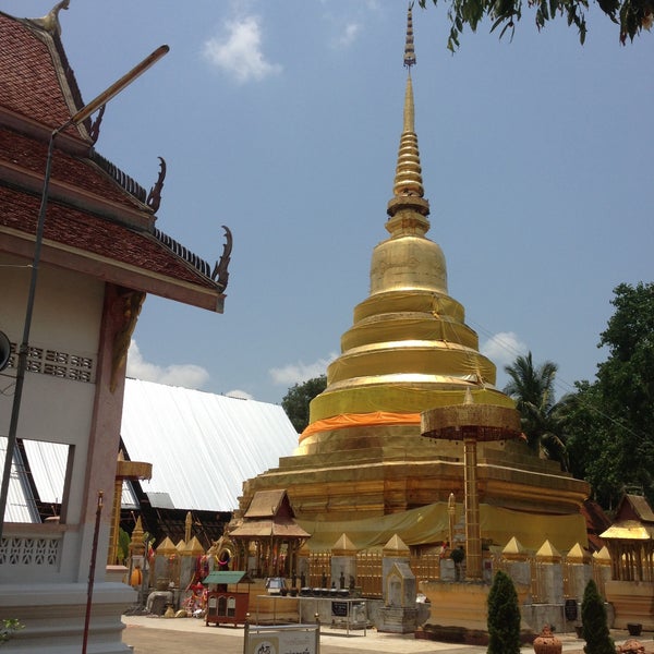 Photo taken at Wat Phra That Sadet by Nook on 5/5/2013
