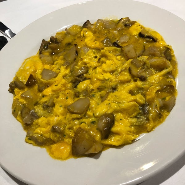 A sneak into what’s best in basque cuisine. Try eggs with mushrooms - they’re unbelievable. You can’t get wrong with meets either.