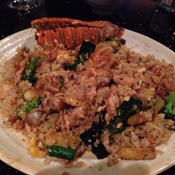 Foto scattata a Tokyo Steakhouse And Sushi Bar da Jeffrey S. il 2/14/2014