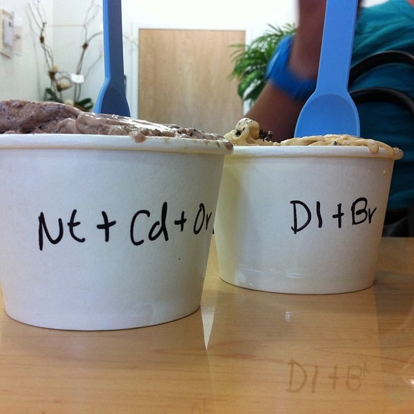 1/26/2013 tarihinde Jessicaziyaretçi tarafından ChillN Nitrogen Ice Cream'de çekilen fotoğraf