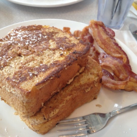 รูปภาพถ่ายที่ Darling&#39;s Diner โดย Cicely เมื่อ 10/9/2012