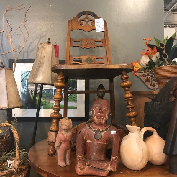 Photo taken at Vintage Thrift Shop by Faith on 5/11/2018