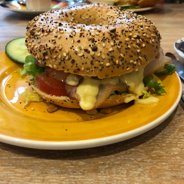 Photo taken at Bagels &amp; Beans by Frederic J. on 1/6/2019