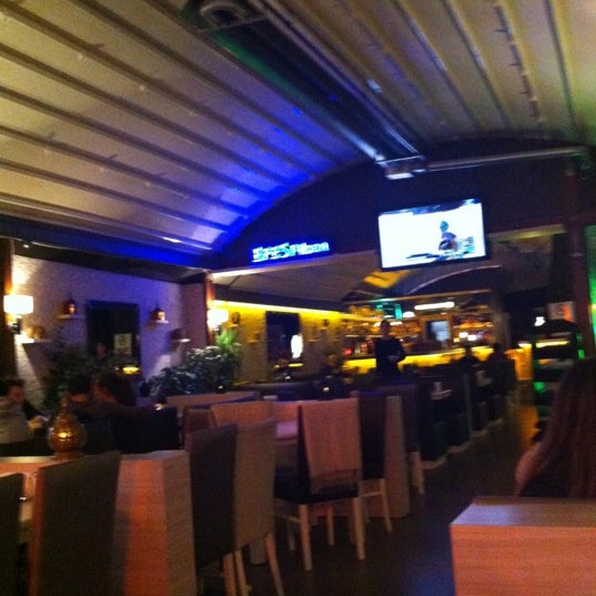 Photo prise au Palacio Gusto Cafe&amp;Restaurant par Cevat C. le11/23/2012