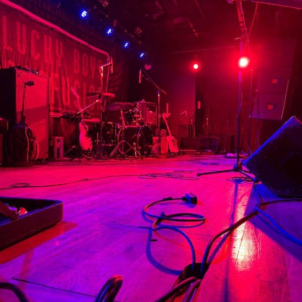 Photo prise au Bottom Lounge par Frankie D. le11/6/2021