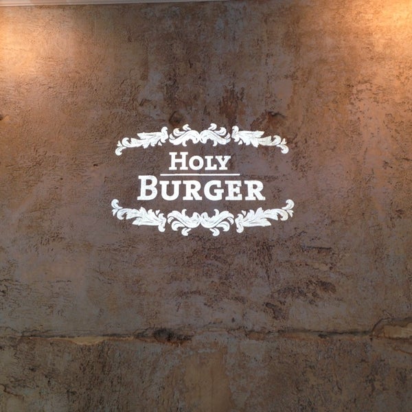 Foto scattata a Holy Burger da Arne K. il 5/25/2014