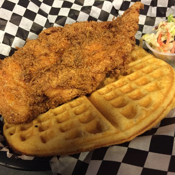 1/15/2015 tarihinde Jimmy C.ziyaretçi tarafından Butter And Zeus Waffle Sandwiches'de çekilen fotoğraf