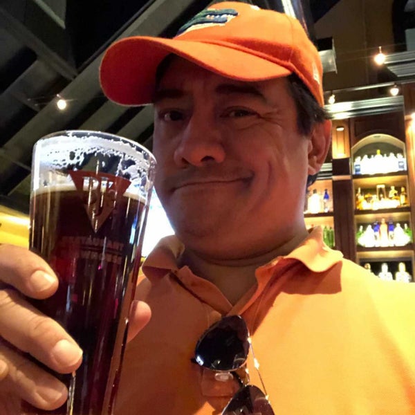 Photo taken at BJ&#39;s Restaurant &amp; Brewhouse by Jimmy C. on 11/9/2018