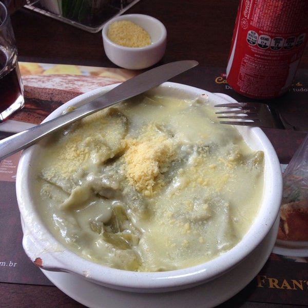 5/17/2014 tarihinde Raíssa M.ziyaretçi tarafından Fran&#39;s Café Moema'de çekilen fotoğraf