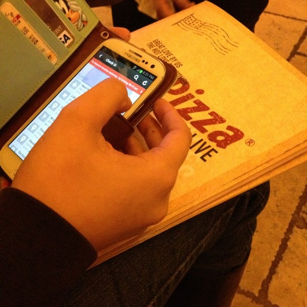 2/1/2013 tarihinde Elizabeth S.ziyaretçi tarafından M Pizza'de çekilen fotoğraf