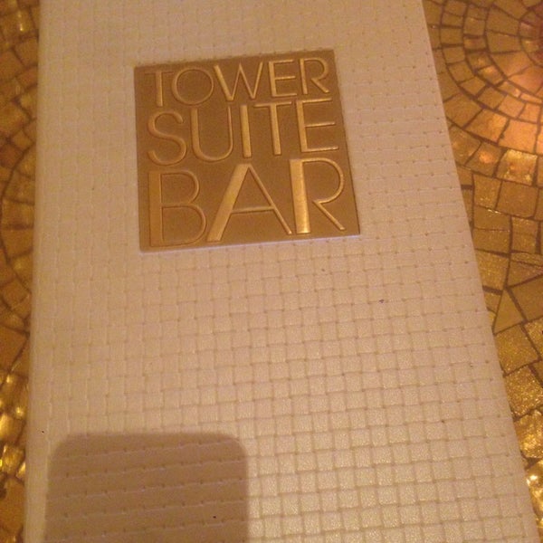 Foto tomada en Tower Suite Bar at The Wynn  por Shari T. el 6/9/2014