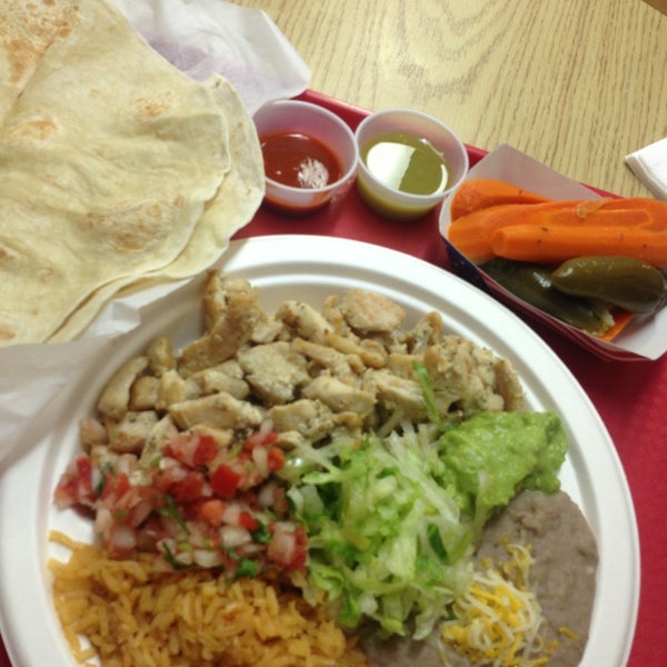 Foto tirada no(a) Muchas Gracias Mexican Food por Derek P. em 7/24/2013