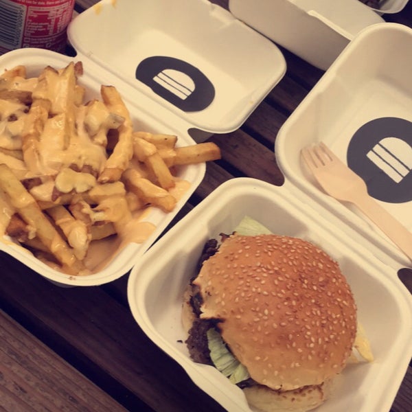 Photo taken at Bleecker Burger by Sultan on 9/8/2017