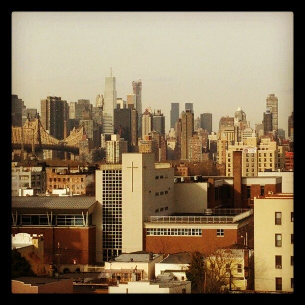 รูปภาพถ่ายที่ Holiday Inn L.I. City-Manhattan View โดย Alwyn L. เมื่อ 12/31/2012