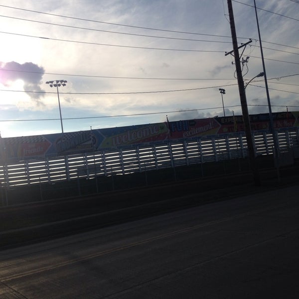 Foto diambil di Knoxville Raceway oleh Cory pada 8/3/2014