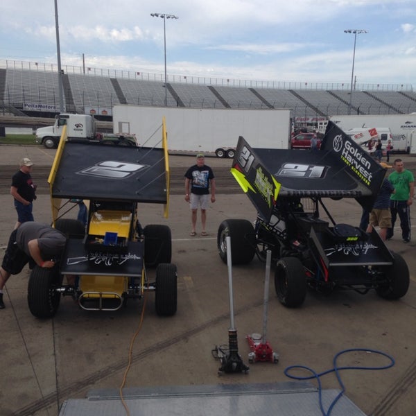 รูปภาพถ่ายที่ Knoxville Raceway โดย Cory เมื่อ 6/14/2014