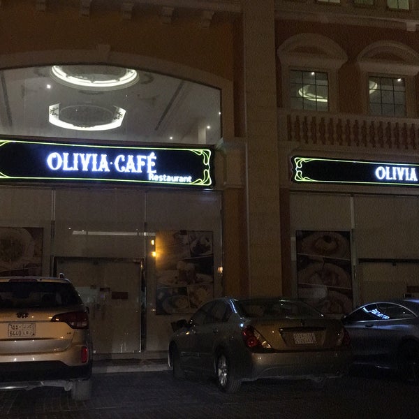 Снимок сделан в Olivia Restaurant пользователем Bandar B. 11/8/2016