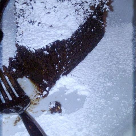 Having chiz chocolate cake at Login ..