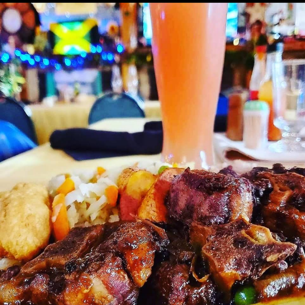 JAMAICAN NIGHT AUTHENTIC CUISINE IN HTOWN.CHECK IN FOR YOUR HOT HOMEMADE MEAL FOR DINNER OR YOUR DATE TIME. IT'S ALWAYS AN IRIE REGGAE VIBES.🇯🇲🇯🇲👍🇺🇸🇺🇸