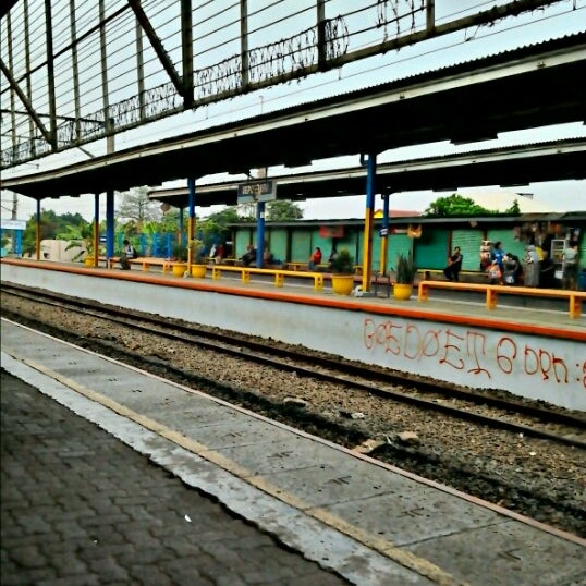 Stasiun Depok Baru - Train Station