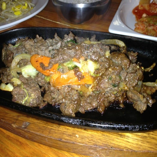 12/14/2012 tarihinde Rogerziyaretçi tarafından Beewon Korean Cuisine'de çekilen fotoğraf