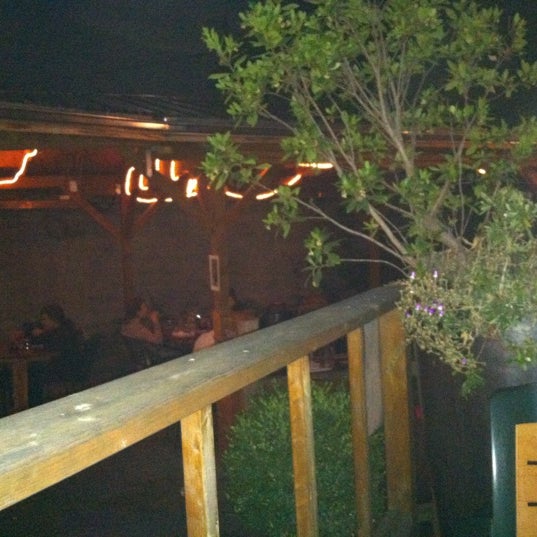 Foto scattata a Rose &amp; Thistle Pub da Jennifer il 9/30/2012