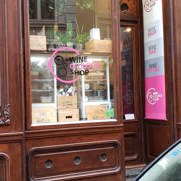 Foto tirada no(a) Wine O&#39;clock Shop por Dell em 5/22/2019