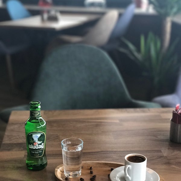 รูปภาพถ่ายที่ Mesken Cafe โดย Volkan Ö. เมื่อ 4/4/2018