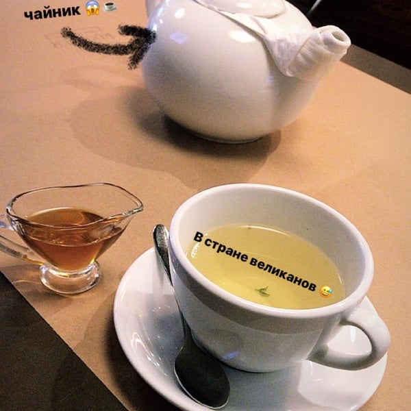 Уютный интерьер 😌 вкусные сырники, впечатляющие литровые чайники с ароматным чаем 🤩 🍵 и круассан 🥐 с безумно вкусным вареньем к нему ❤️ а ещё приятное обслуживание 😌 вернусь ещё!!!