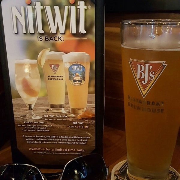 Photo taken at BJ&#39;s Restaurant &amp; Brewhouse by Matthew W. on 7/17/2016