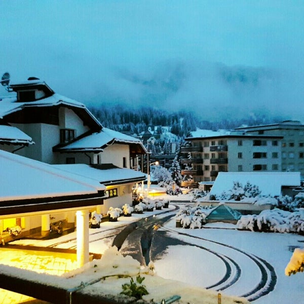 10/14/2015 tarihinde Eunekyoung C.ziyaretçi tarafından Arabella Hotel Waldhuus Davos'de çekilen fotoğraf