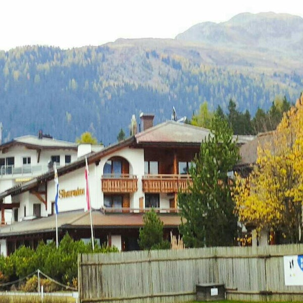 10/17/2015 tarihinde Eunekyoung C.ziyaretçi tarafından Arabella Hotel Waldhuus Davos'de çekilen fotoğraf