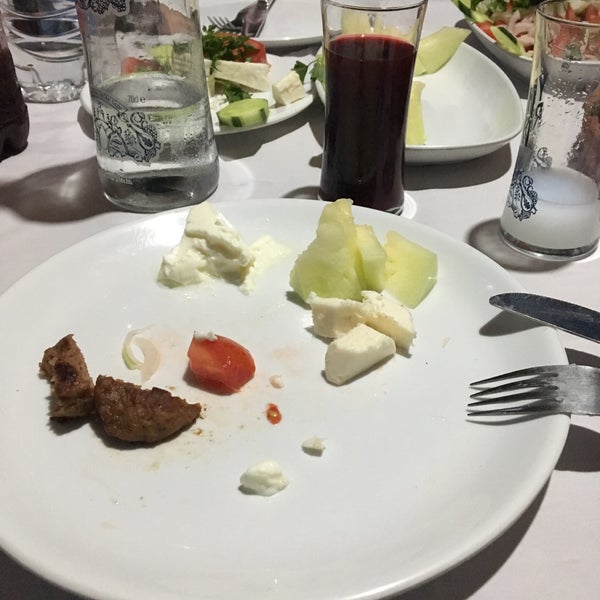 Foto diambil di Yeşil Çiftlik Restaurant oleh Tşkn F. pada 6/6/2019