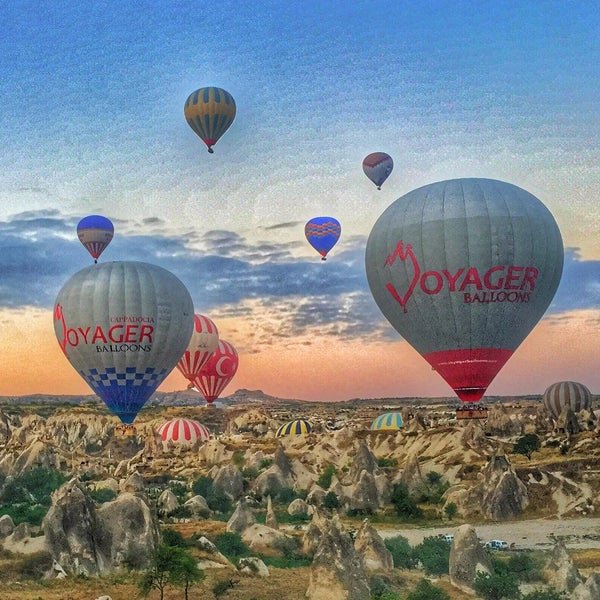 รูปภาพถ่ายที่ Voyager Balloons โดย Halis A. เมื่อ 8/17/2015