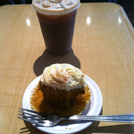 10/24/2012にAmandaがMolly&#39;s Cupcakesで撮った写真