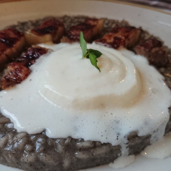 6/21/2018 tarihinde Matteo Q.ziyaretçi tarafından Ristorante Macelleria Motta'de çekilen fotoğraf