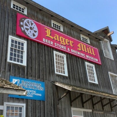 Foto tirada no(a) Lager Mill Beer Store &amp; Brewing Museum por Jason S. em 9/16/2012