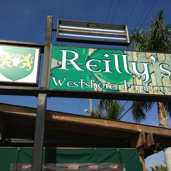 Photo prise au Reilly&#39;s Westshore Taphouse par Aleda R. le1/2/2013
