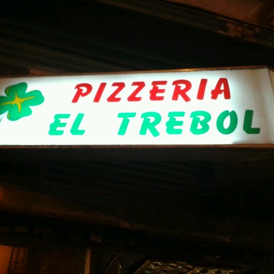 Foto tirada no(a) Pizzería El Trébol por Alejandro S. em 10/13/2012