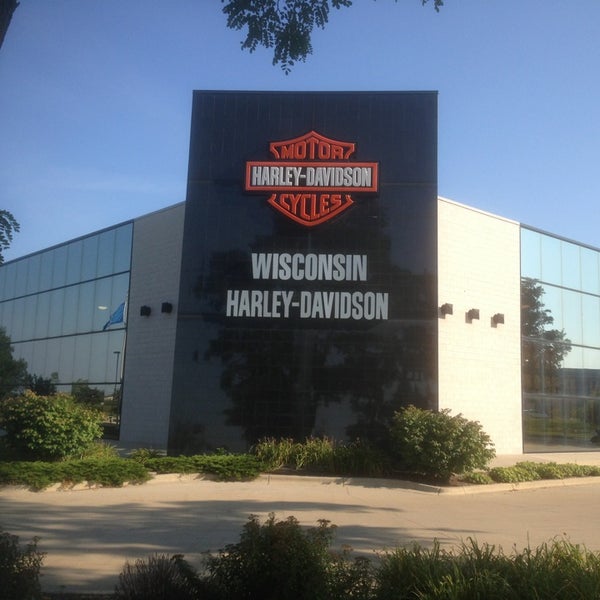 รูปภาพถ่ายที่ Wisconsin Harley-Davidson โดย Hugh เมื่อ 8/19/2013