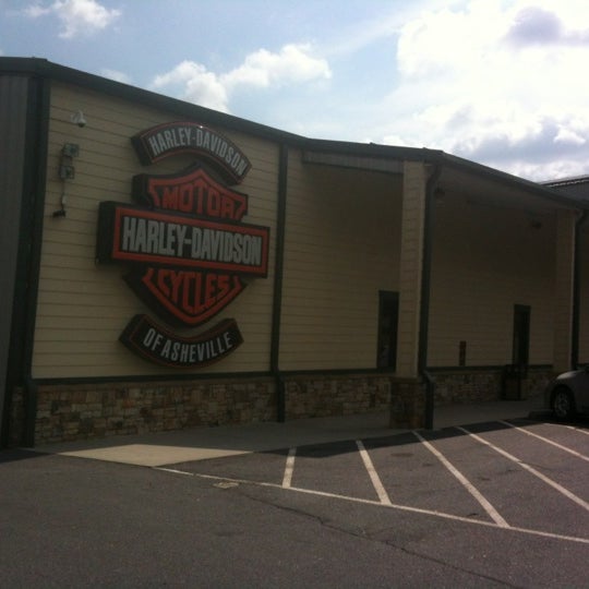 Foto scattata a Harley-Davidson of Asheville da Hugh il 9/28/2012