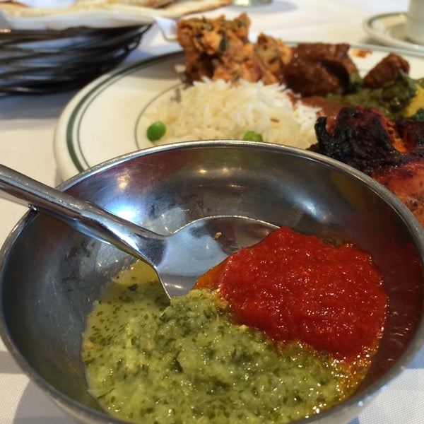 Foto tirada no(a) Clay Oven Indian Restaurant por Diana A. em 5/24/2014