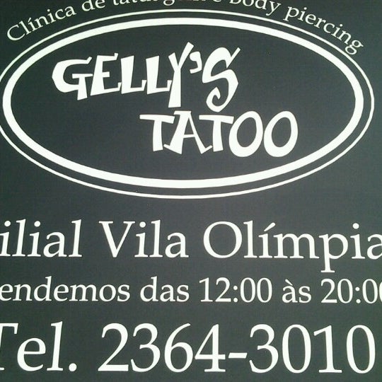 Photo prise au Gelly&#39;s Tattoo par Tati R. le12/11/2012