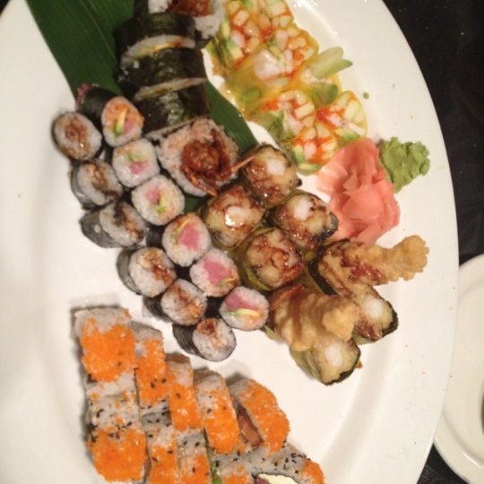 Снимок сделан в Tokyo Sushi Restaurant пользователем Troy D. 11/7/2012