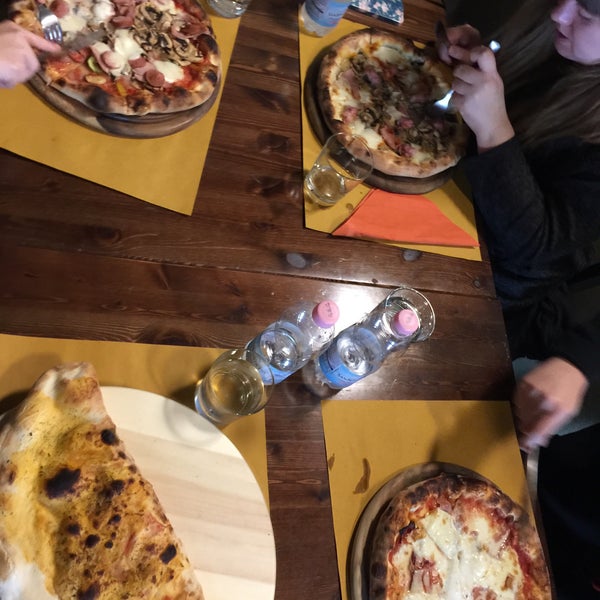 Foto scattata a I&#39; Pizzacchiere da Kristie W. il 12/20/2015