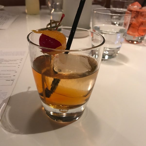 6/24/2017 tarihinde Tania G.ziyaretçi tarafından FireLake Grill House and Cocktail Bar'de çekilen fotoğraf