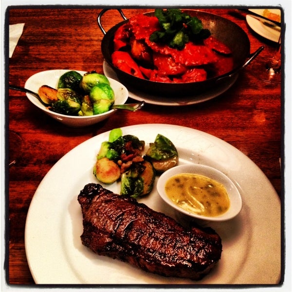 Foto scattata a Kingsleys Steak &amp; Crabhouse da Alan M. il 7/10/2014