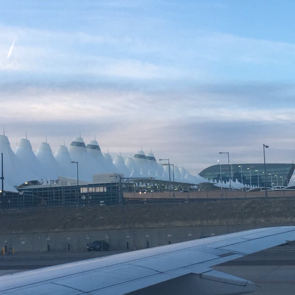 Foto tirada no(a) Aeroporto Internacional de Denver (DEN) por Derrick L. em 4/12/2017