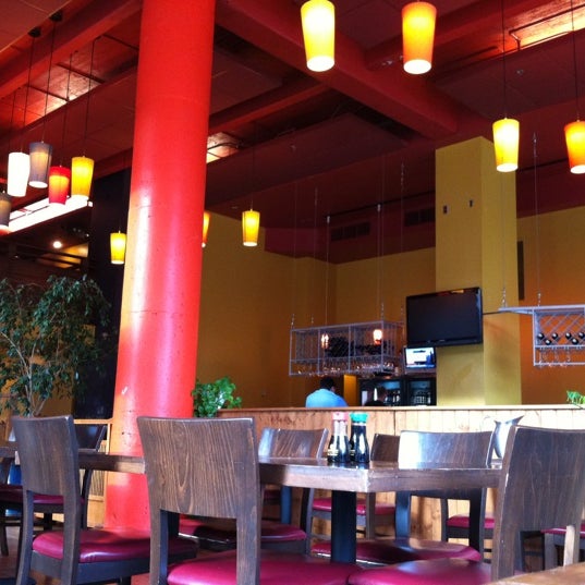 10/9/2012 tarihinde Tomasz M.ziyaretçi tarafından Sakura Restaurant &amp; Sushi Bar'de çekilen fotoğraf