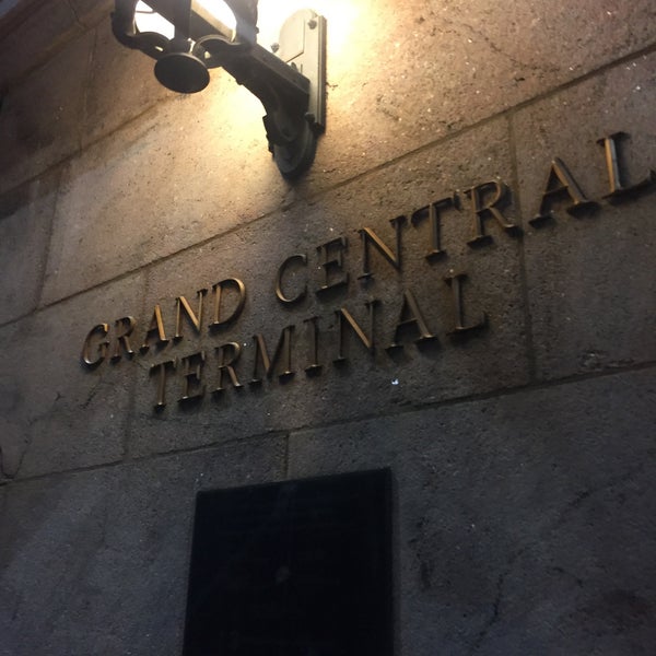 Foto tirada no(a) Grand Central Terminal por Dani H. em 5/19/2017